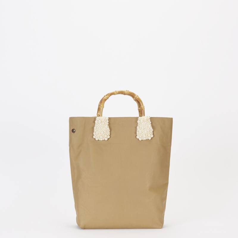 SHEEP LEATHER TOTE<br>BAMBOO × PEARL / MEDIUM